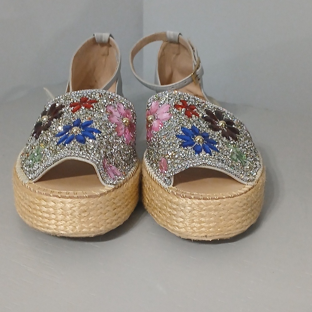 Embellished Floral Sandals ,size 41, fits size 10, made In Colombia, pre-owned - Picture 3 of 7